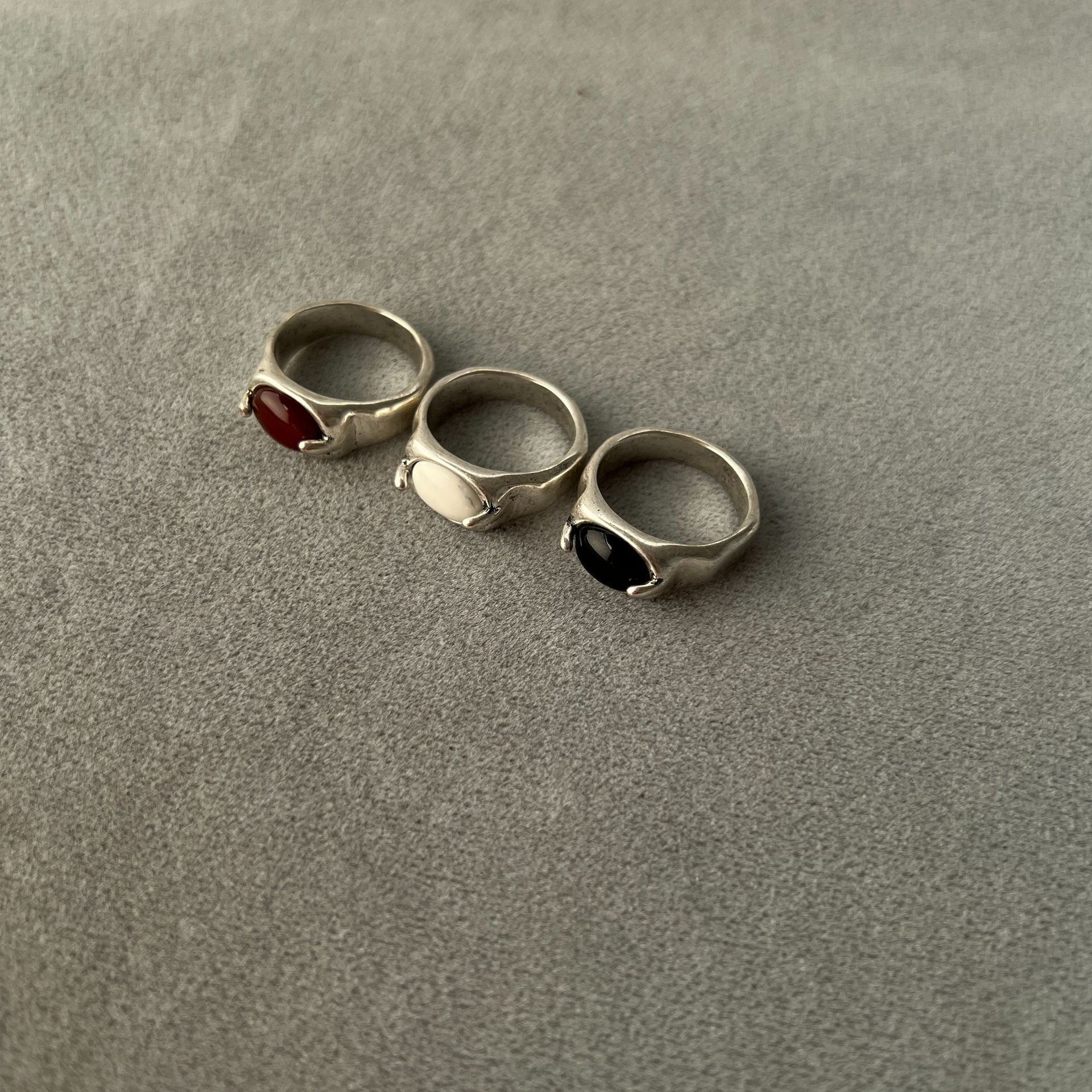 MA*家烧银红玛瑙戒指 冬季搭配简约复古做旧工艺镶嵌黑玛瑙戒指详情2