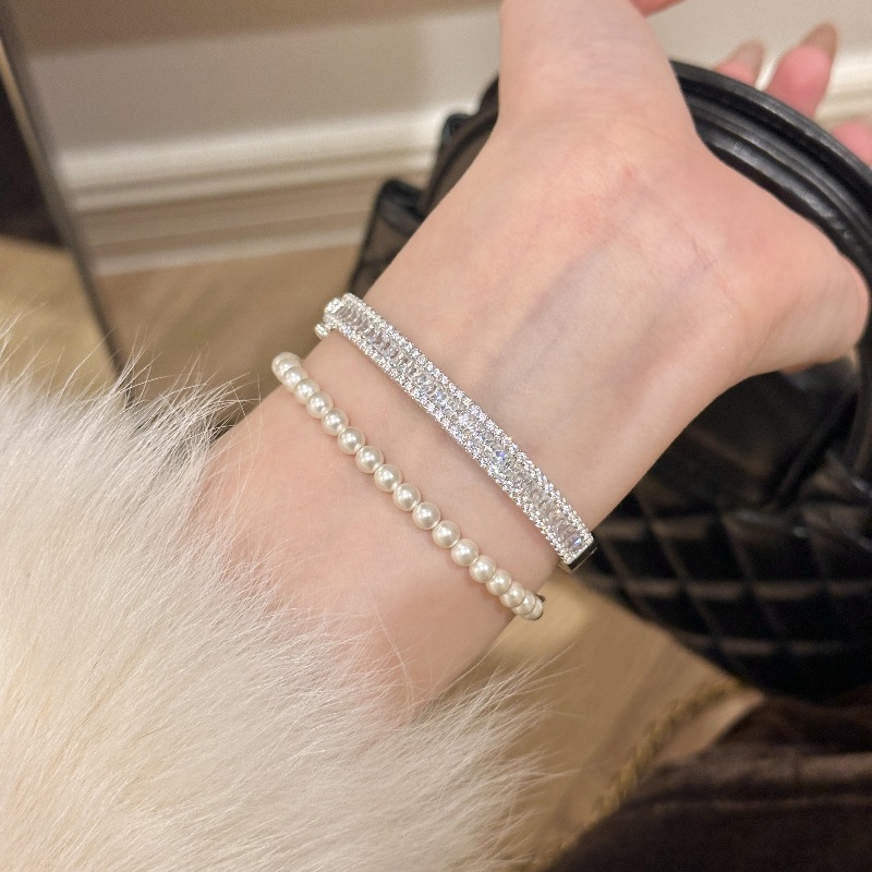 A light luxury and high-end silver full-diamond square diamond bracelet, exquisitely crafted with row diamonds, a luxurious and stylish bracelet pic 7