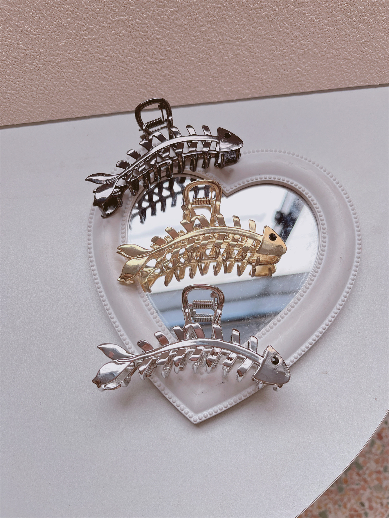 Fishbone hair clips for women in summer, back of the head clips, headwear, metal hair clips, new popular hair grips, shark clips pic 3