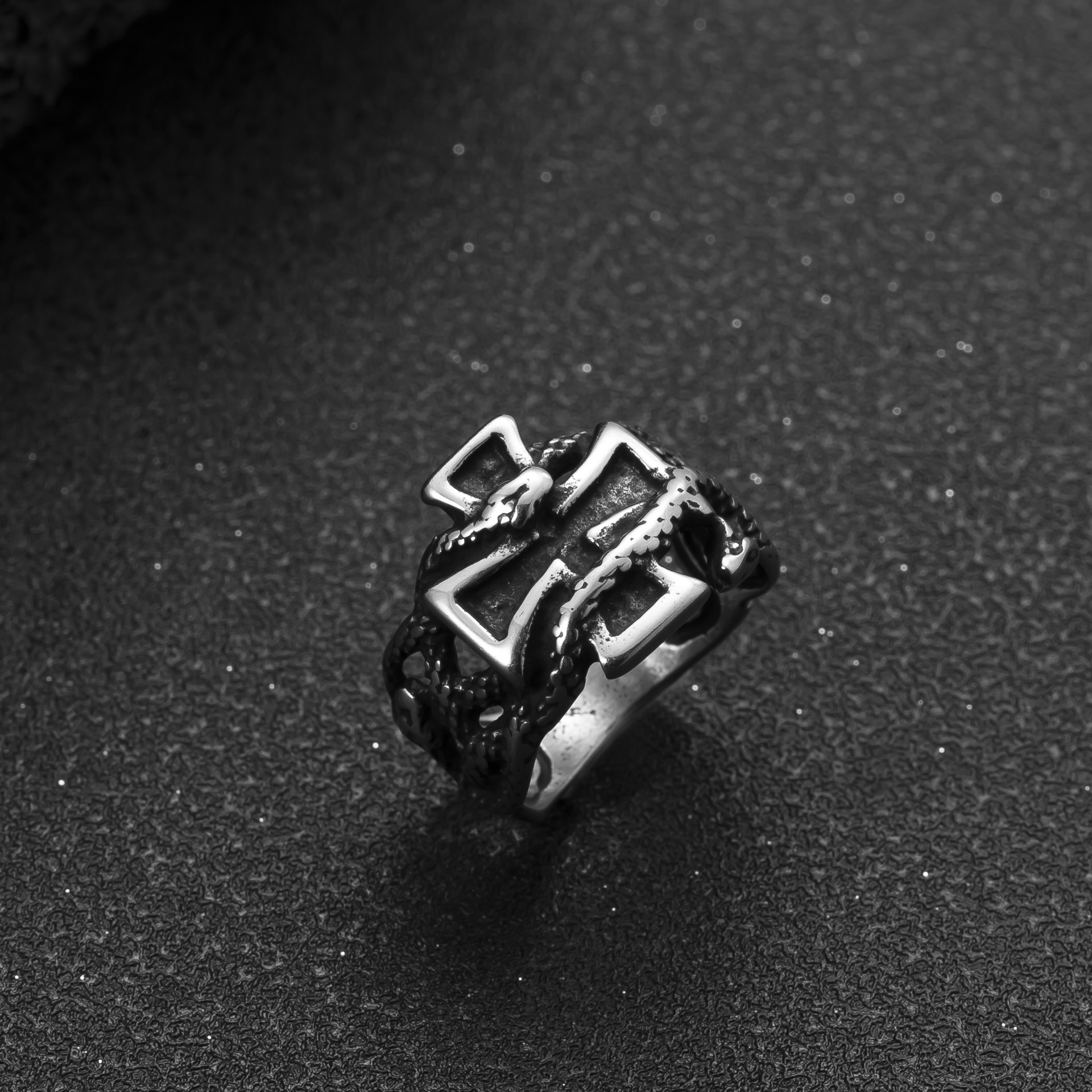 跨境新品不锈钢饰品个性朋克风男士指环铸造骷髅头钛钢戒指批发厂详情10