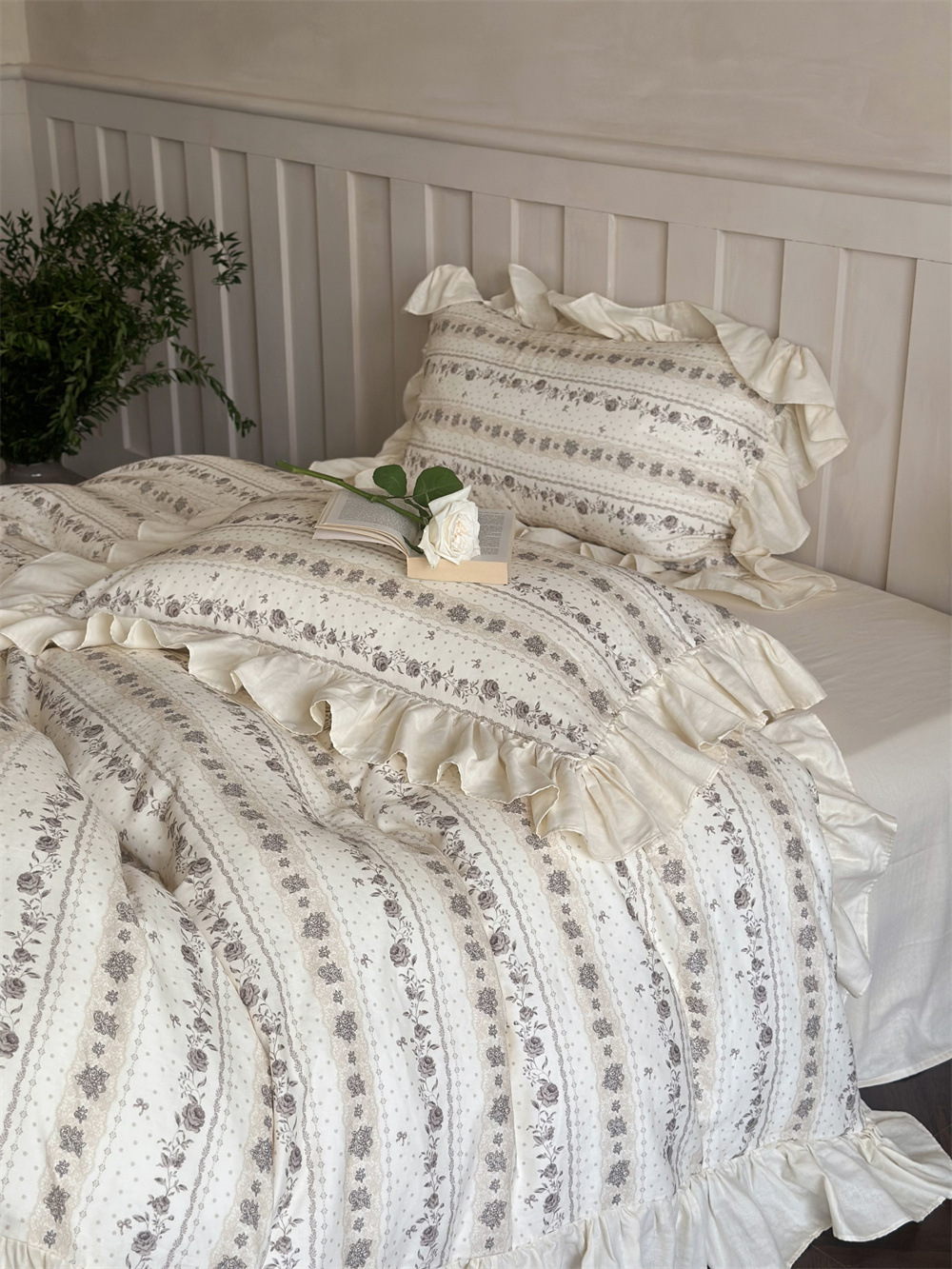 Romantic rose print French retro A Class all-cotton double-layer yarn four-piece set pure cotton retro lace duvet cover bed sheet pic 12