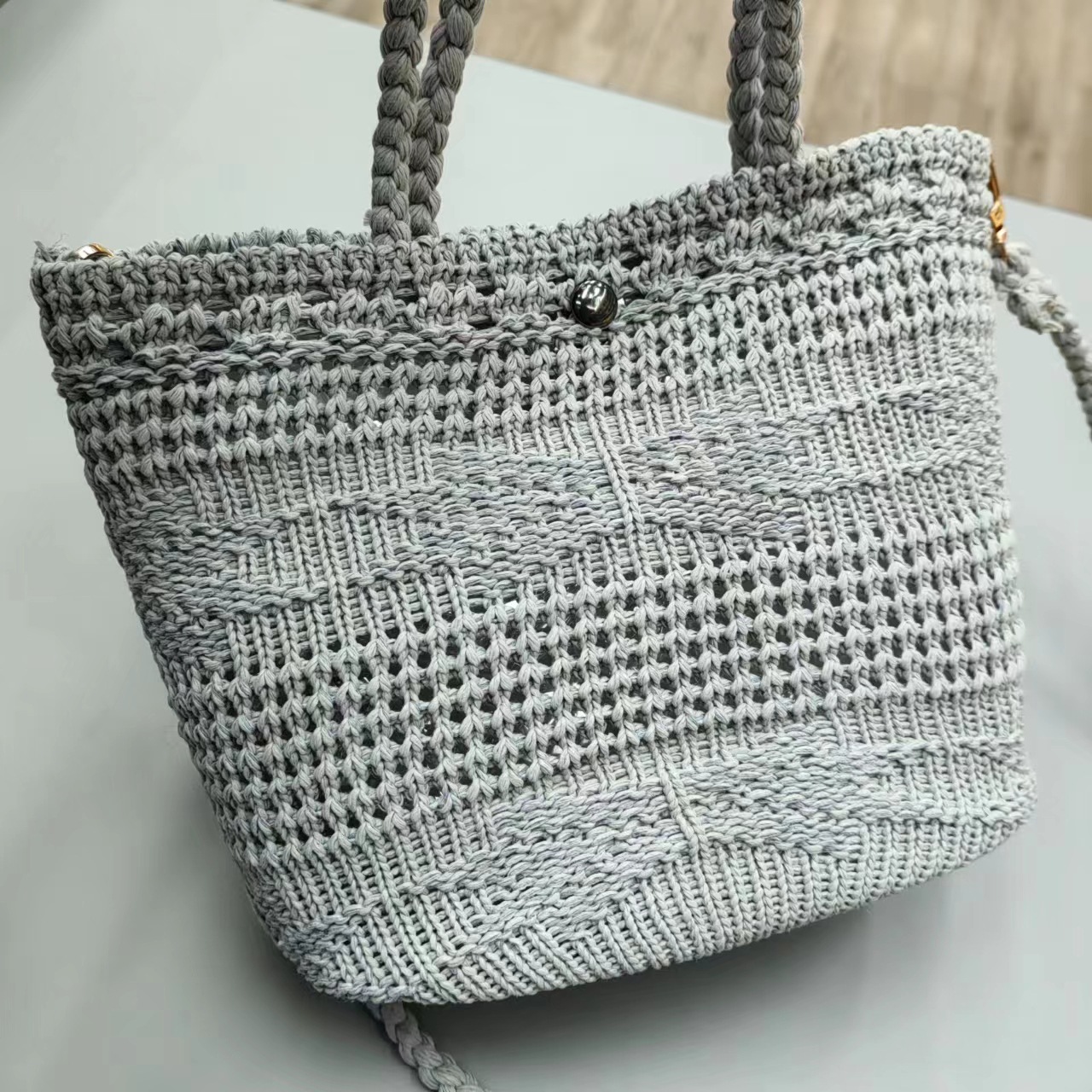 精美镂空法式草编包包可手提可斜跨两用包包女款磁扣开合设计详情5