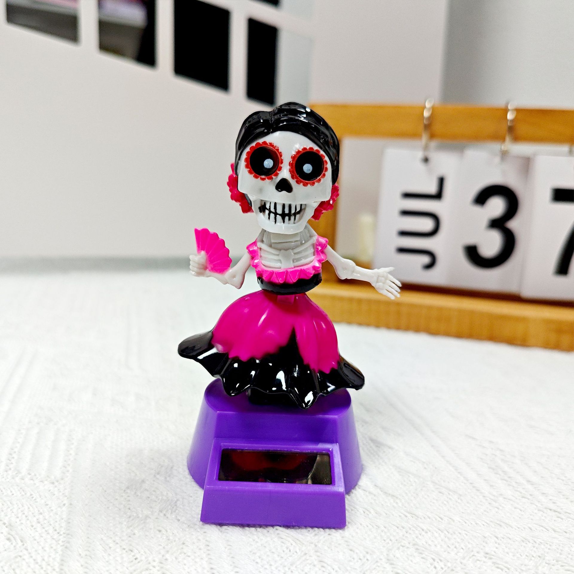 New Halloween car female version skull solar figment, Ghost Festival shaking head doll gift, ABS material manufacturer pic 7