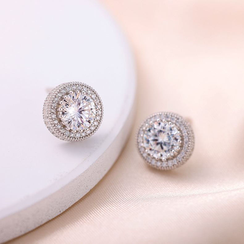 Zhuoheng Select 925 all-silver full-diamond one-carat Moissanite stud earrings, a simple and versatile European and American hip-hop style pic 6