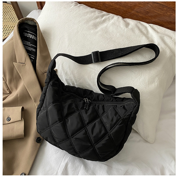 The new, trendy and fashionable single-shoulder crossbody bag with diamond-patterned embroidery thread for women in 2021, the popular dumpling bag pic 83
