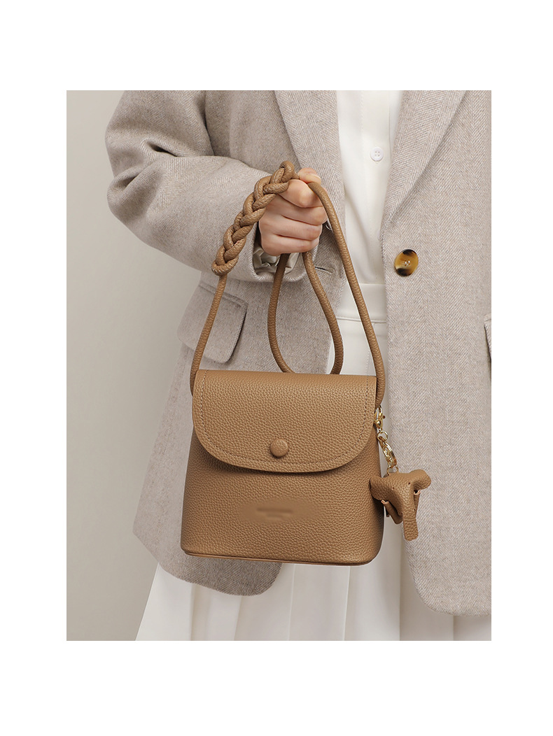 包包女士2024新款女包斜挎水桶包小包单肩百搭高级感手机包详情9