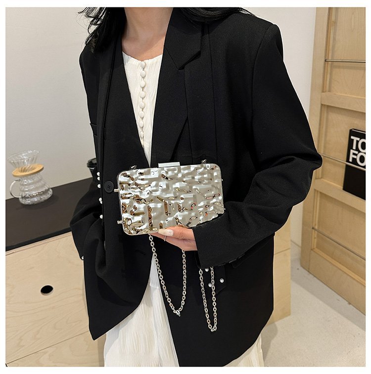 晚宴包金属2024夏季新款盒子女包链条单肩斜挎包褶皱跨镜女手机包详情13