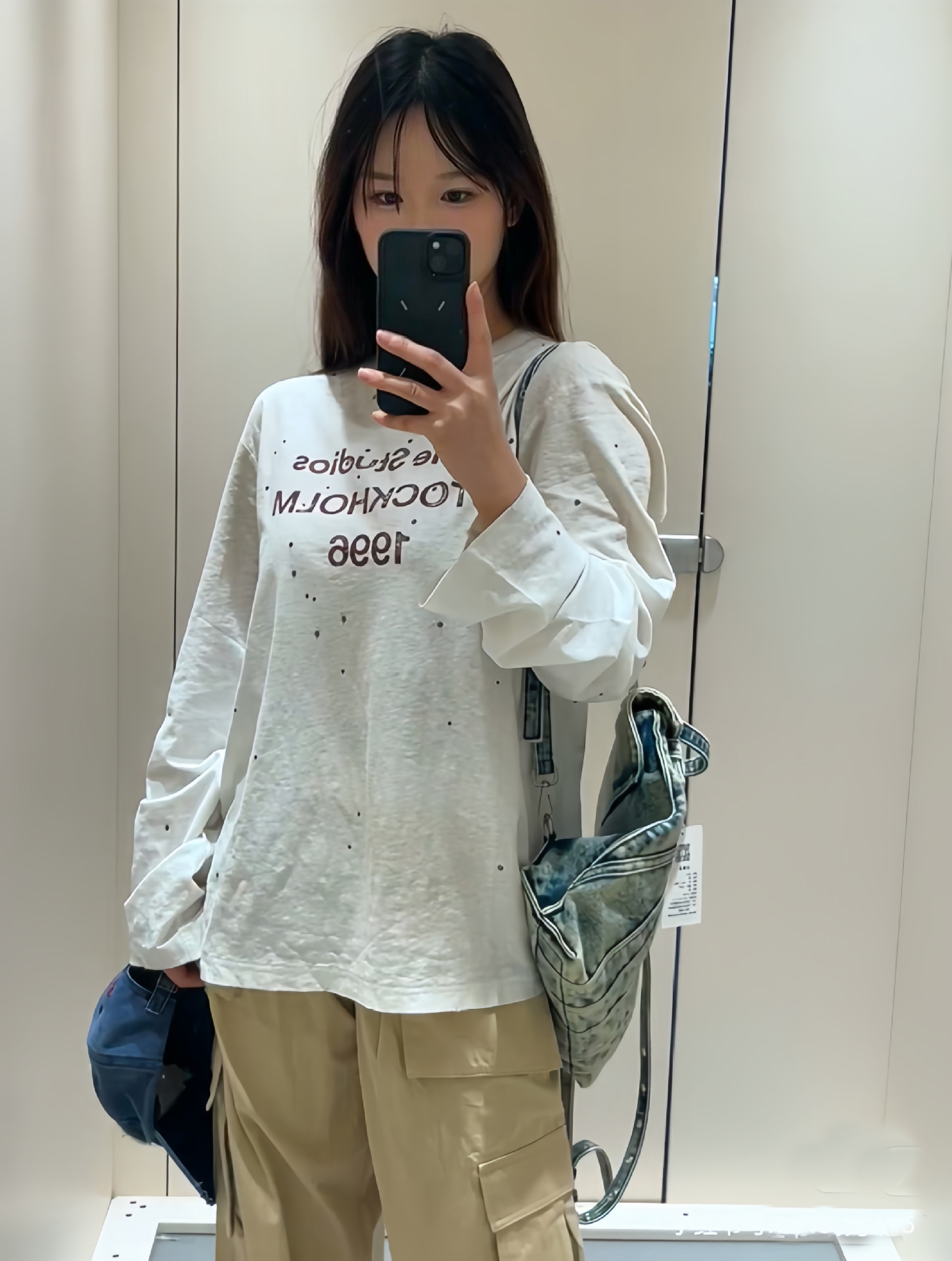 A new white long-sleeved T-shirt for women in early spring, 1996, with aged letters, faded spray painting and rhinestones pic 11