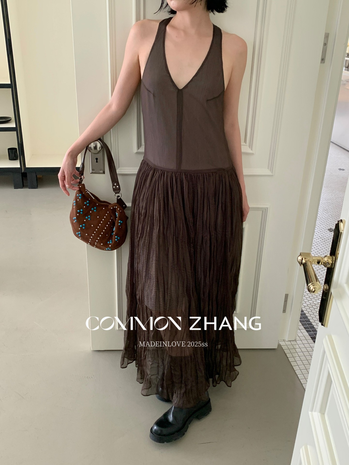 CZ ZHANG Mocha Mousse retro pleated V-neck dress Texture backless slightly transparent long dress B26987 pic 30