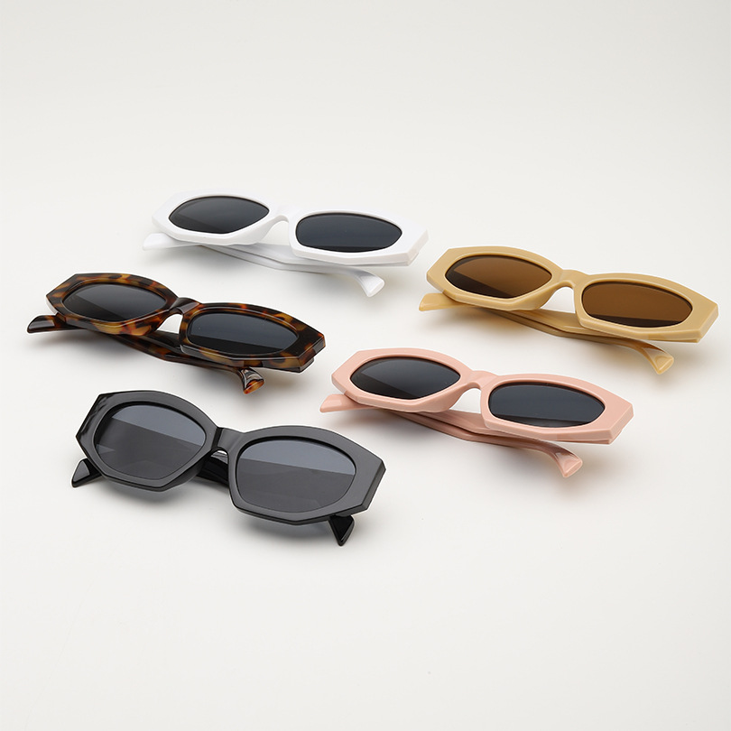 Retro triumph snow sunglasses for women, a new type of high-end oval angular sunglasses for sun protection and shading pic 5
