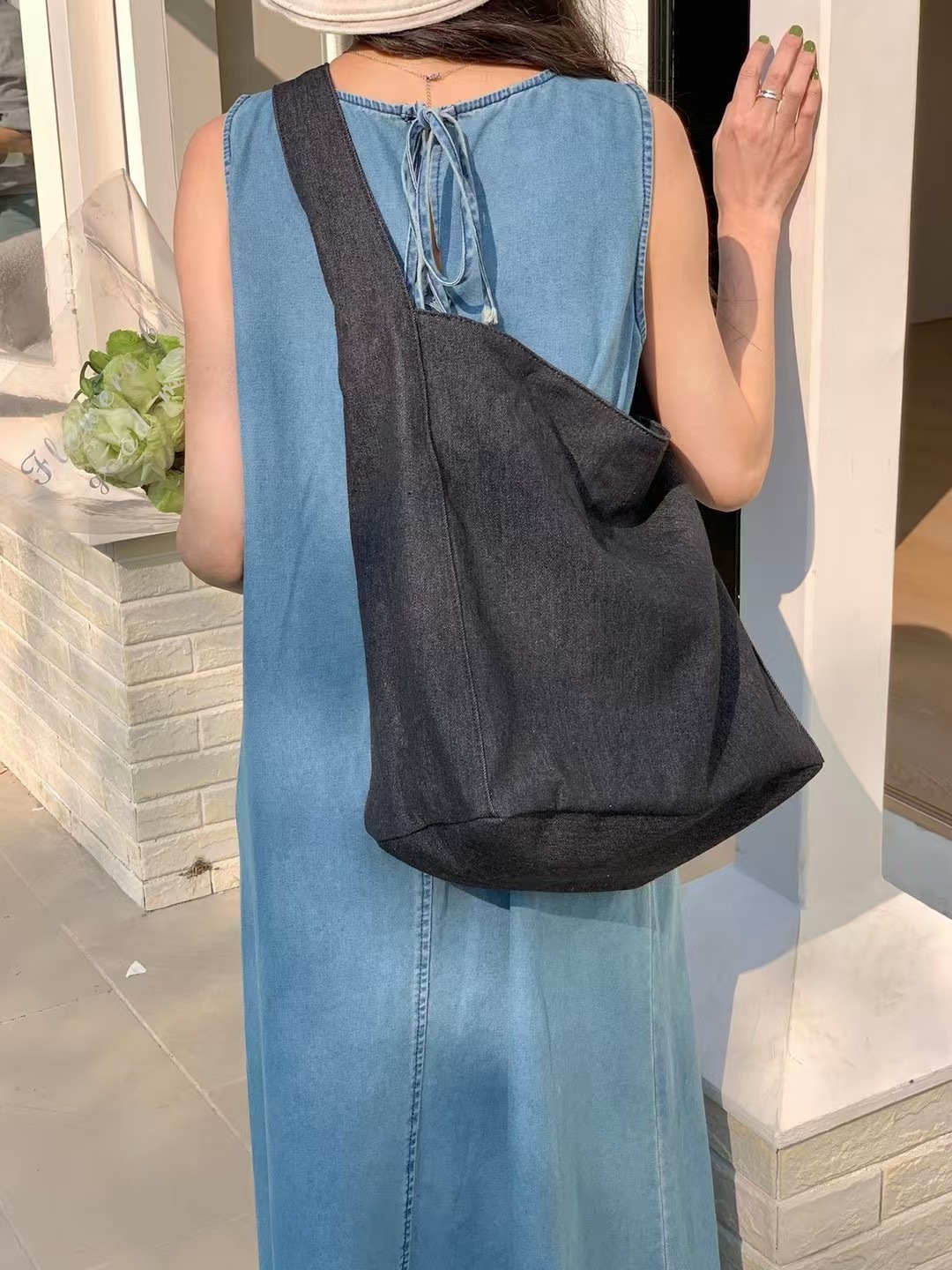 Niche design sense canvas bag, large-capacity Korean-style laid-back single-shoulder bag, 2025 commuter student underarm tote bag pic 8