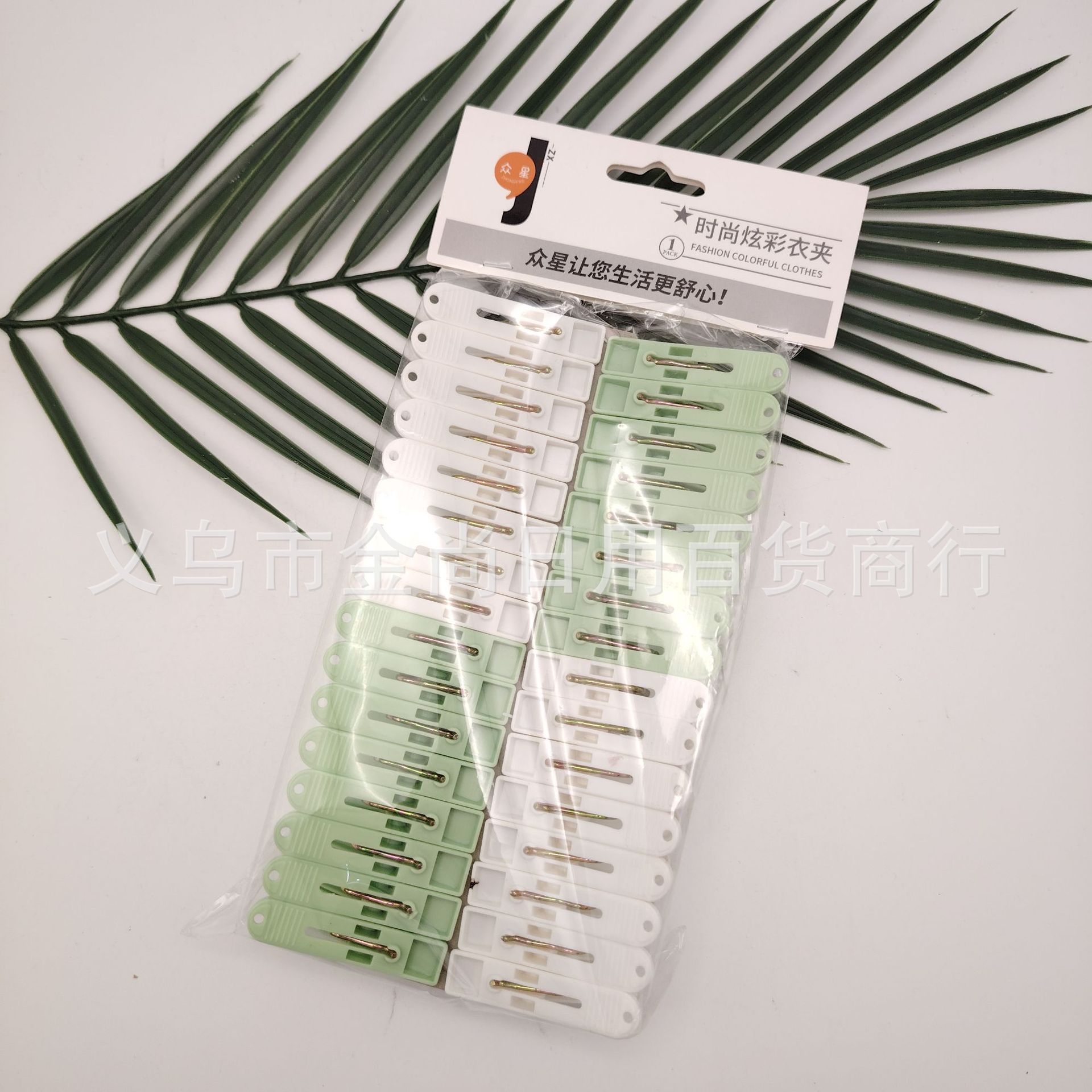 Factory direct sales of strong windproof clips, two-color mixed drying clips, plastic clothes drying clips, anti-slip small clips, retail and wholesale pic 7