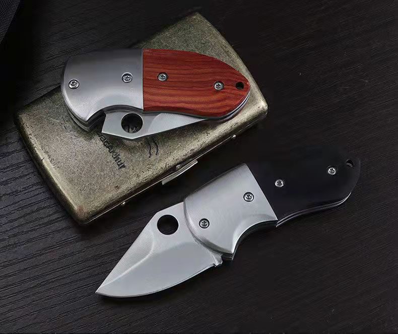 Wholesale outdoor mini EDC portable knives, keychain pocket knives, stainless steel folding knives, unboxing and express delivery tools, folding knives, portable, lightweight and practical pic 13