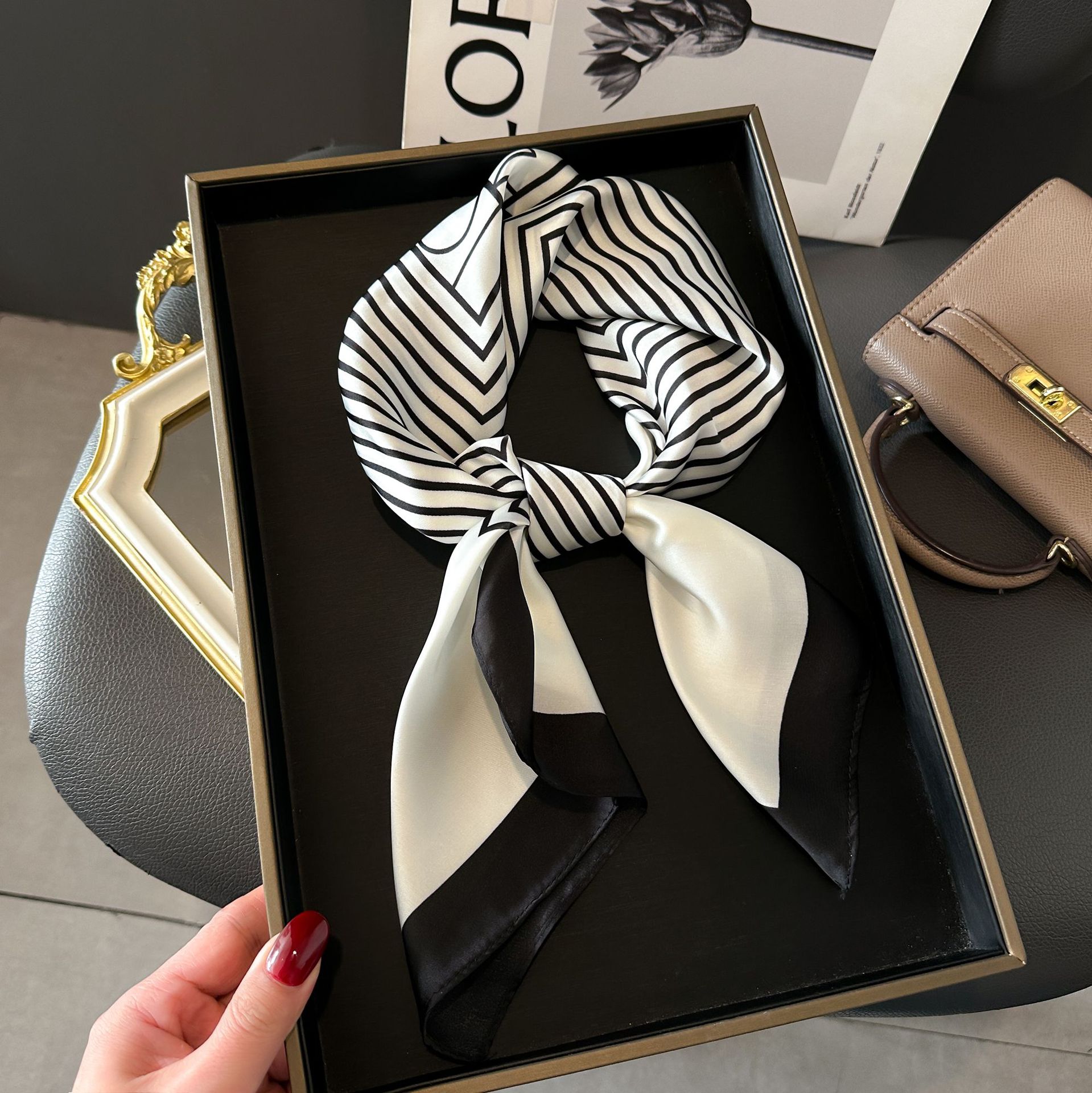 新款丝巾女时尚百搭高级感小方巾韩版护颈领巾春秋复古围巾绑包详情5