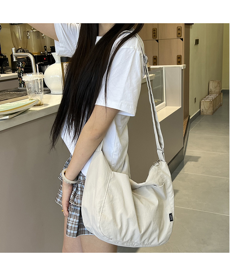 新潮斜挎邮差包日系休闲尼龙单肩托特包男女设计感小众通勤斜挎包详情15