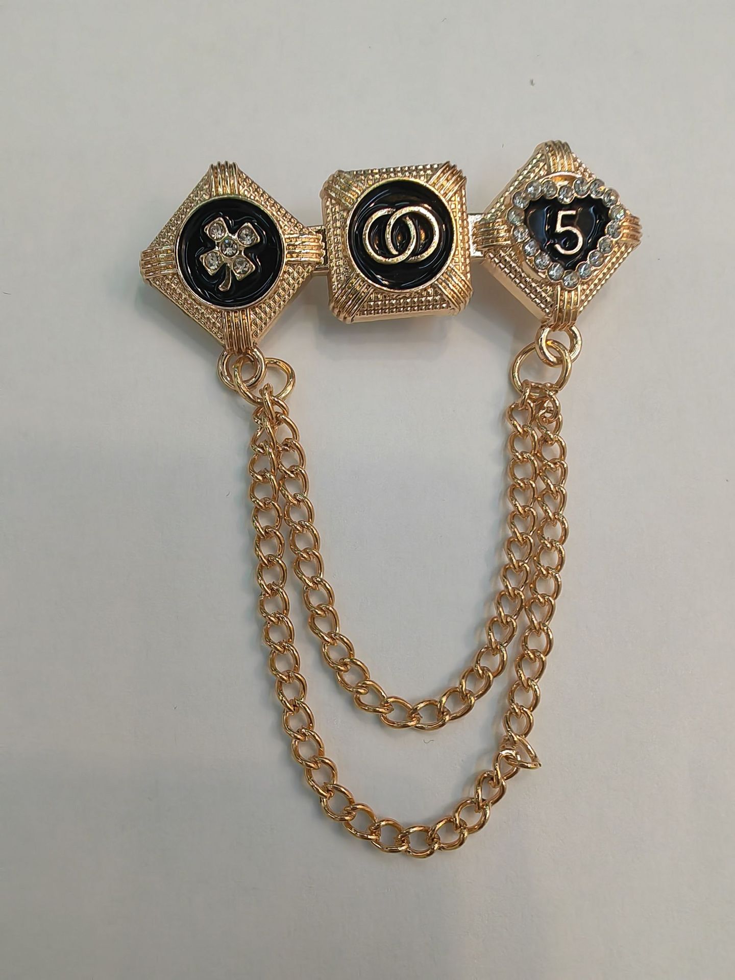 大牌风双环爱心小香风胸针2023新款潮时尚防走光高级感精致别针详情15