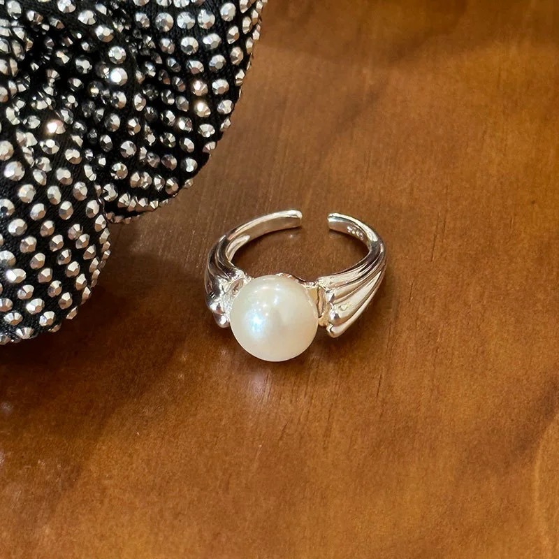 s925 sterling silver 11.15 natural shell pearl ring, a niche design for women with a sense of elegance and sophistication. The open ring is adjustable pic 2