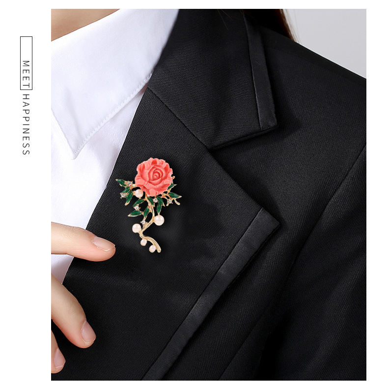 A fresh and delicate peony and zircon flower brooch, a retro pearl fashion pin, a leak-proof clothing accessory, a brooch for women pic 8