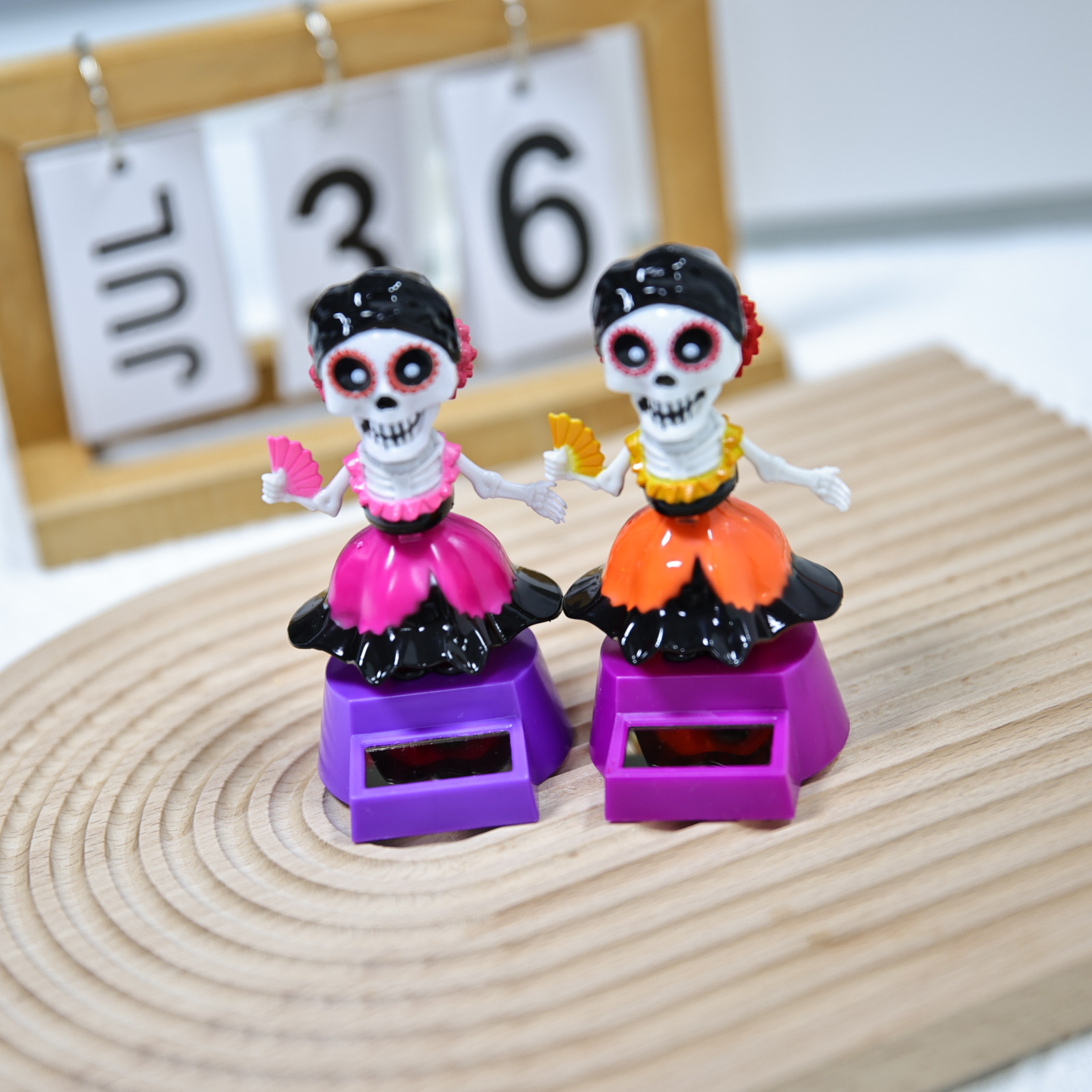 New Halloween car female version skull solar figment, Ghost Festival shaking head doll gift, ABS material manufacturer pic 2