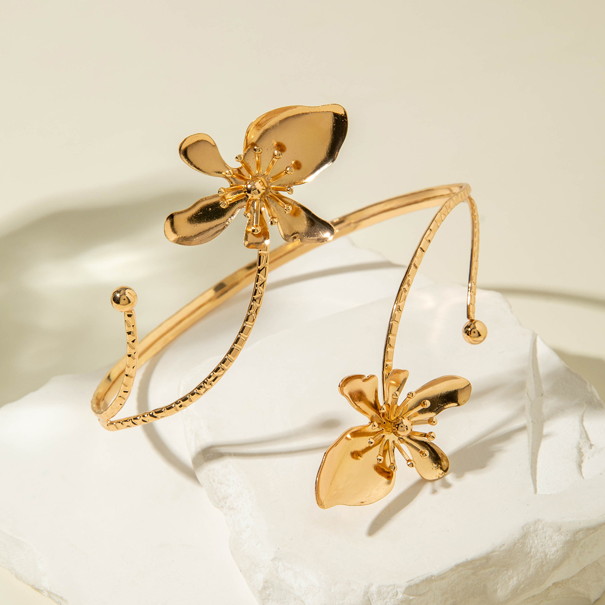 亚马逊跨境个性冷淡风海星手臂镯线条计感蝴蝶环形开口臂镯女详情102