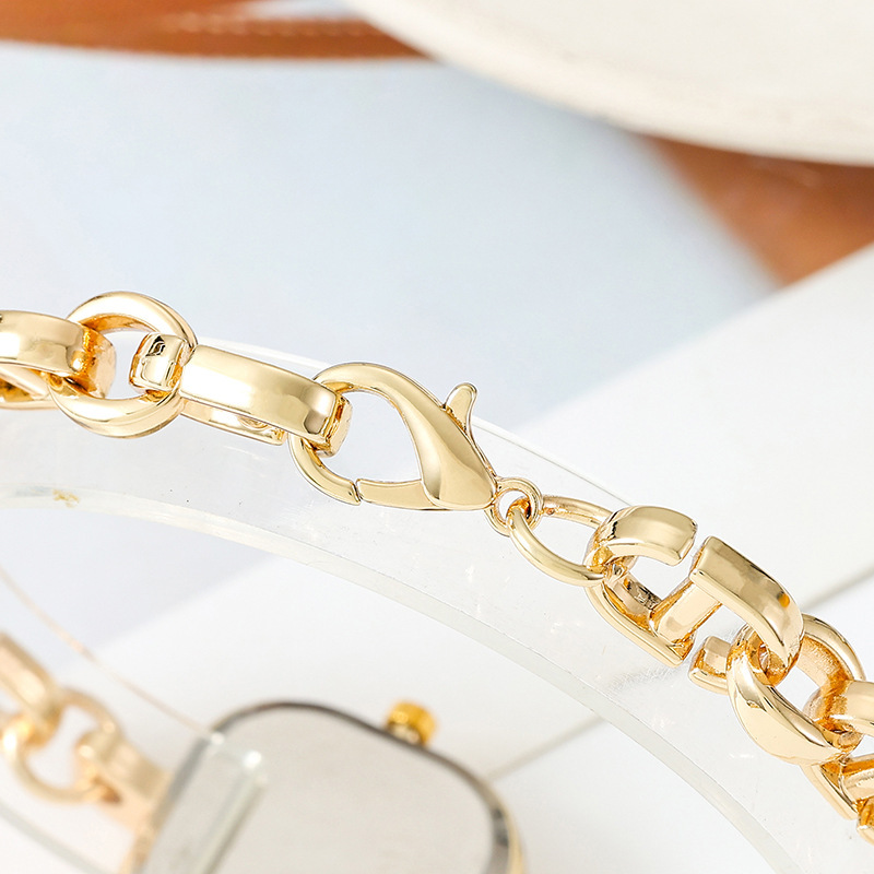 现货高级感小众设计女士腕表轻奢镶钻方形石英女休闲时尚手链表详情6