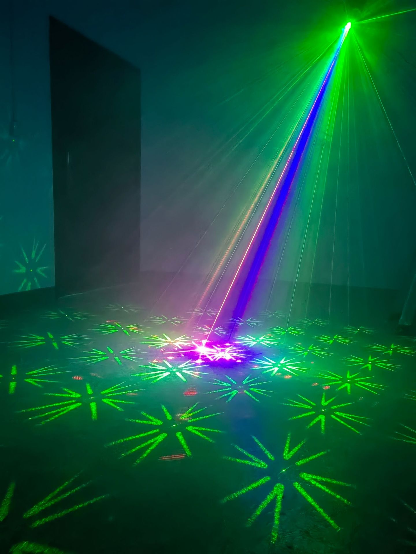 LED舞台灯激光壁挂灯酒吧台灯声控USB包房家庭KTV聚光灯 舞台炫彩灯光效果强详情7