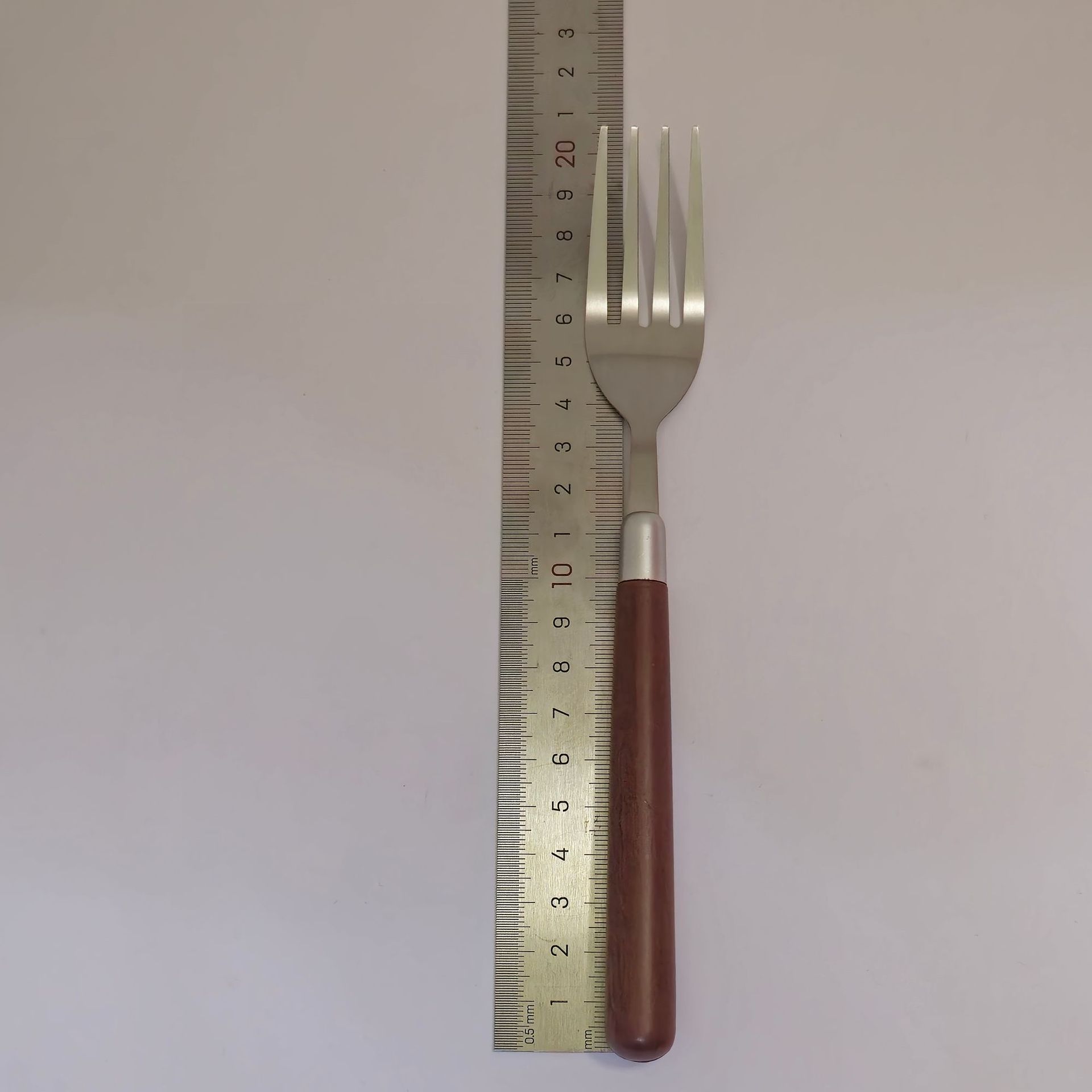 仿胡桃木柄简约质感不锈钢勺子叉子套装家用西餐餐勺高颜值餐具详情9