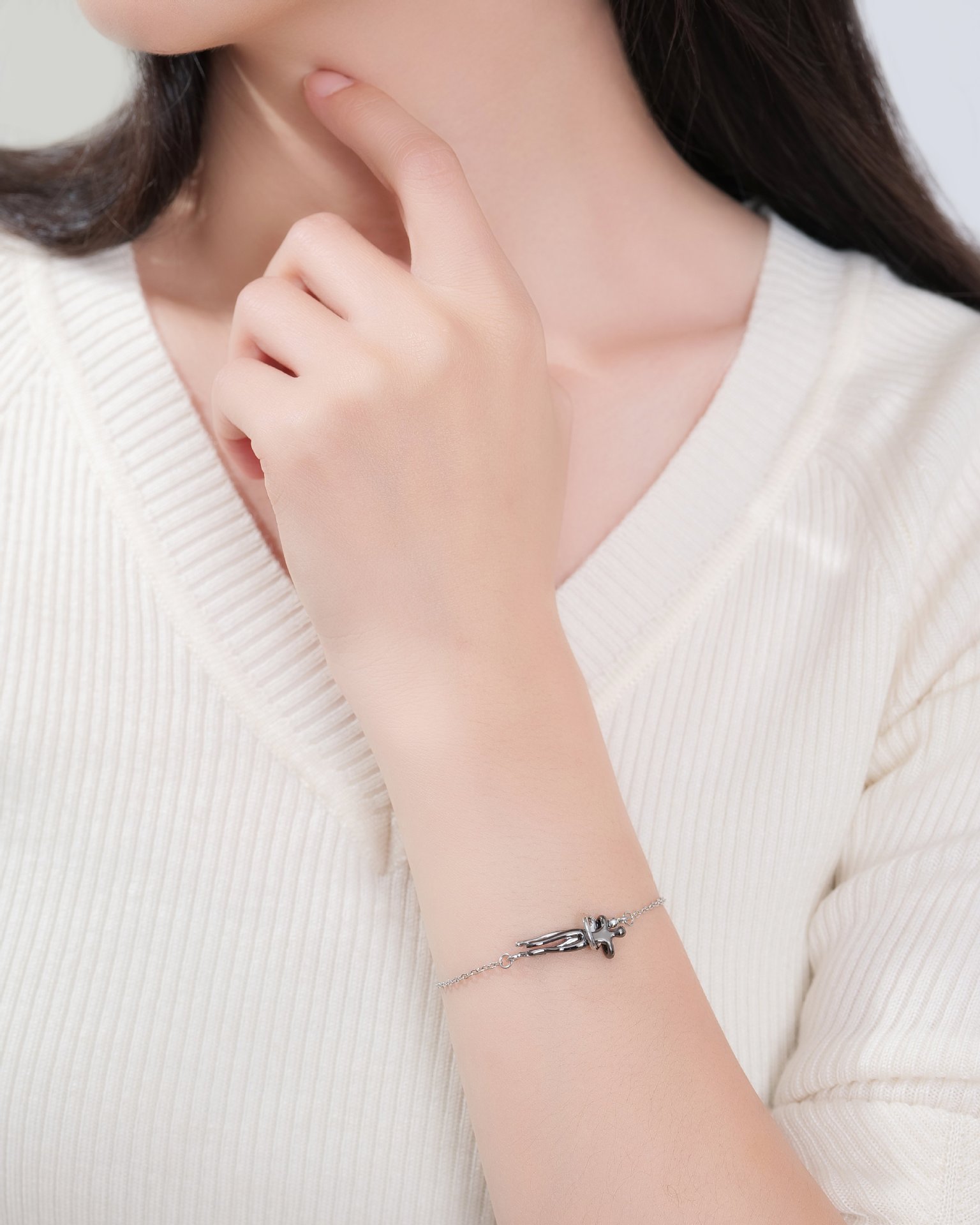 原创情侣拥抱吊坠项链女黑色时尚吊坠情侣项链恋人见证珠宝批发详情18