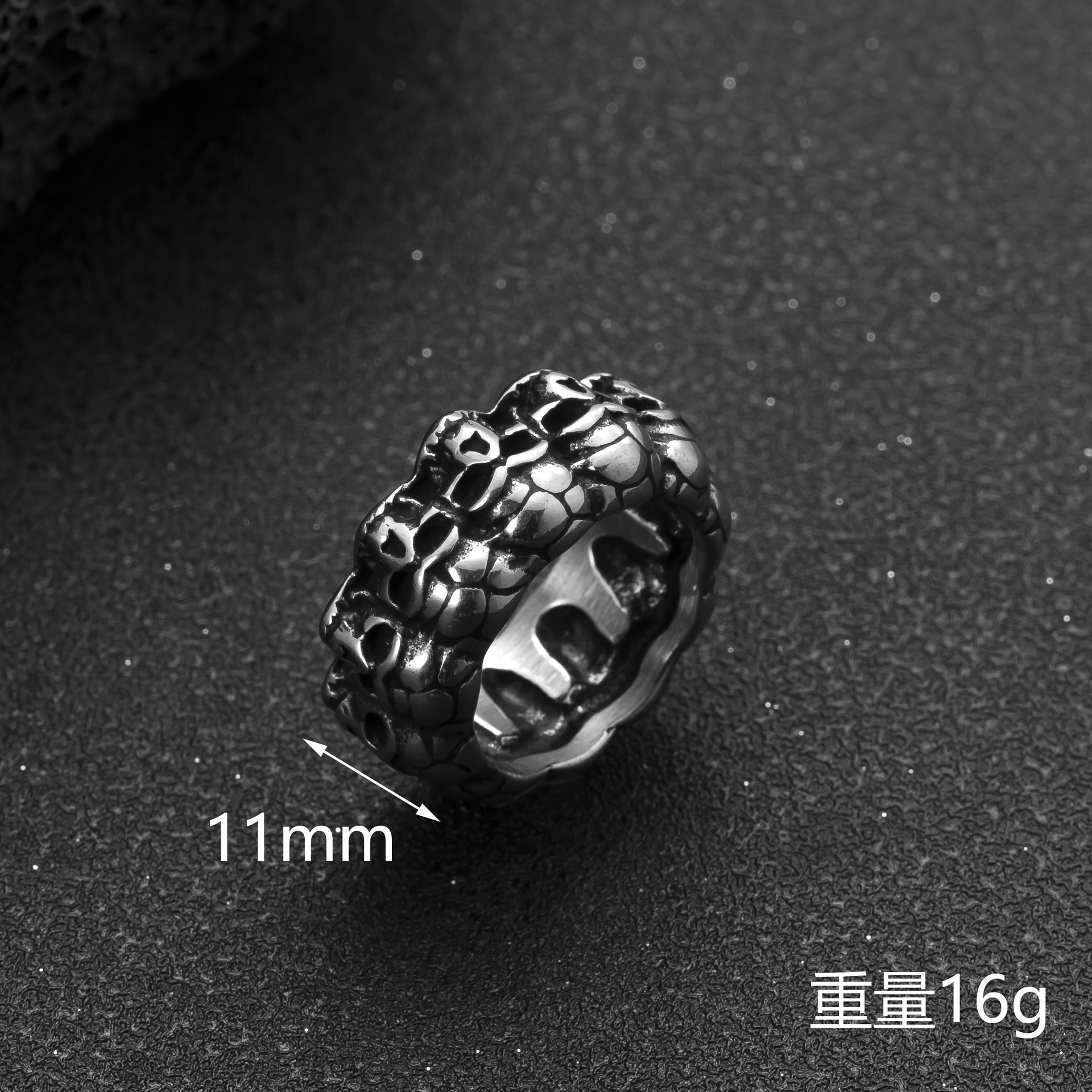 跨境新品不锈钢饰品个性朋克风男士指环铸造骷髅头钛钢戒指批发厂详情7