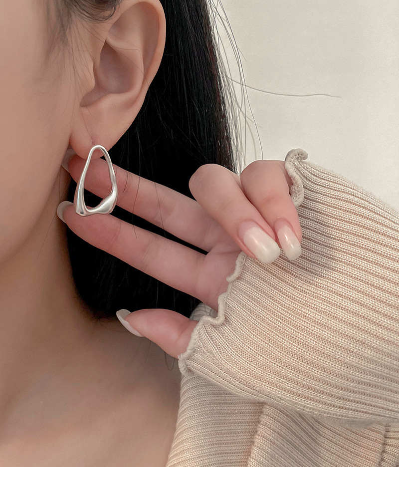 Silver needle, niche fashion, minimalist and cold style, European and American frosted lava triangular stud earrings, teardrop-shaped stud earrings 2024 trend pic 4