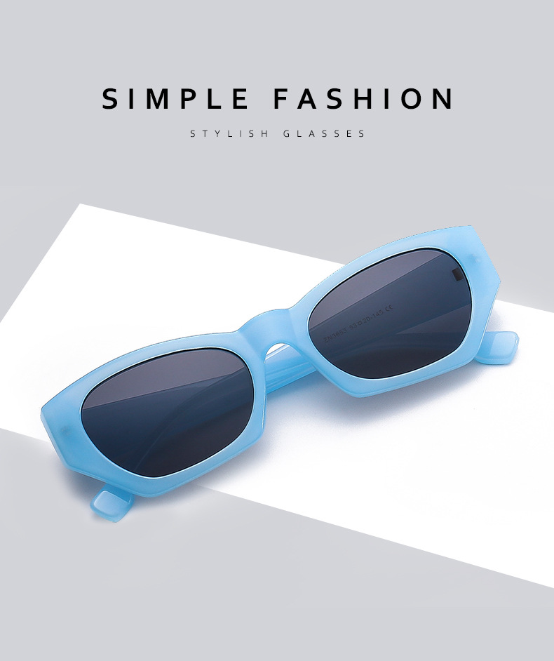 2025 New trendy sunshade sunglasses, fashionable street style small-frame sunglasses, Douyin influencer model walking the runway, Instagram female pic 3