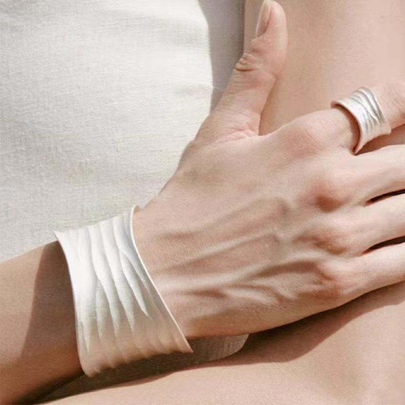 秋冬新款肌理叶脉开口手镯戒指女小众设计高级感宽版纹理指戒手环详情5