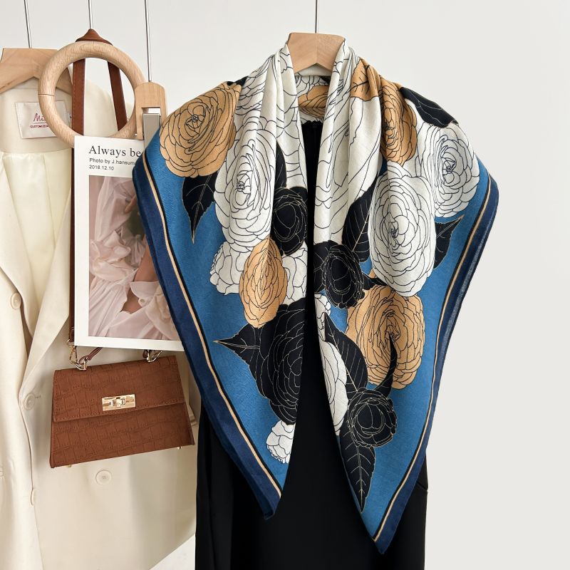 秋冬韩版白色花朵印花清新优雅90方巾人字纹披肩柔软亲肤保暖围巾详情19