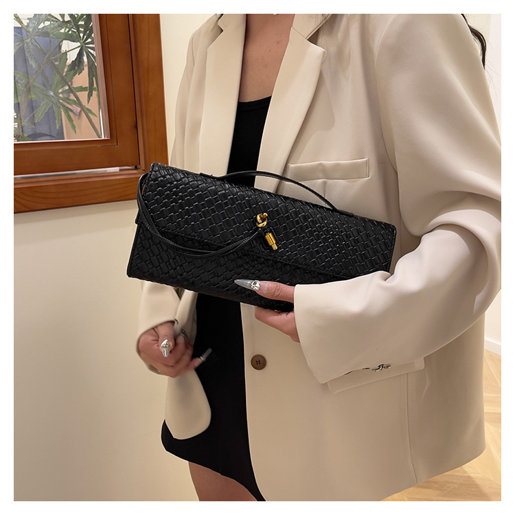 A new cross-border woven pattern single-shoulder crossbody bag with a retro texture, a hand-held baguette bag, and a versatile and elegant evening clutch pic 45