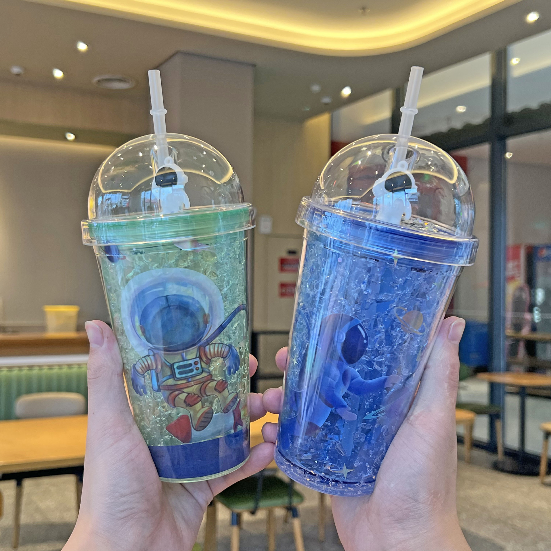外贸新款宇航员系列水杯批发微景观卡通双层塑料吸管杯冰杯塑料杯详情11