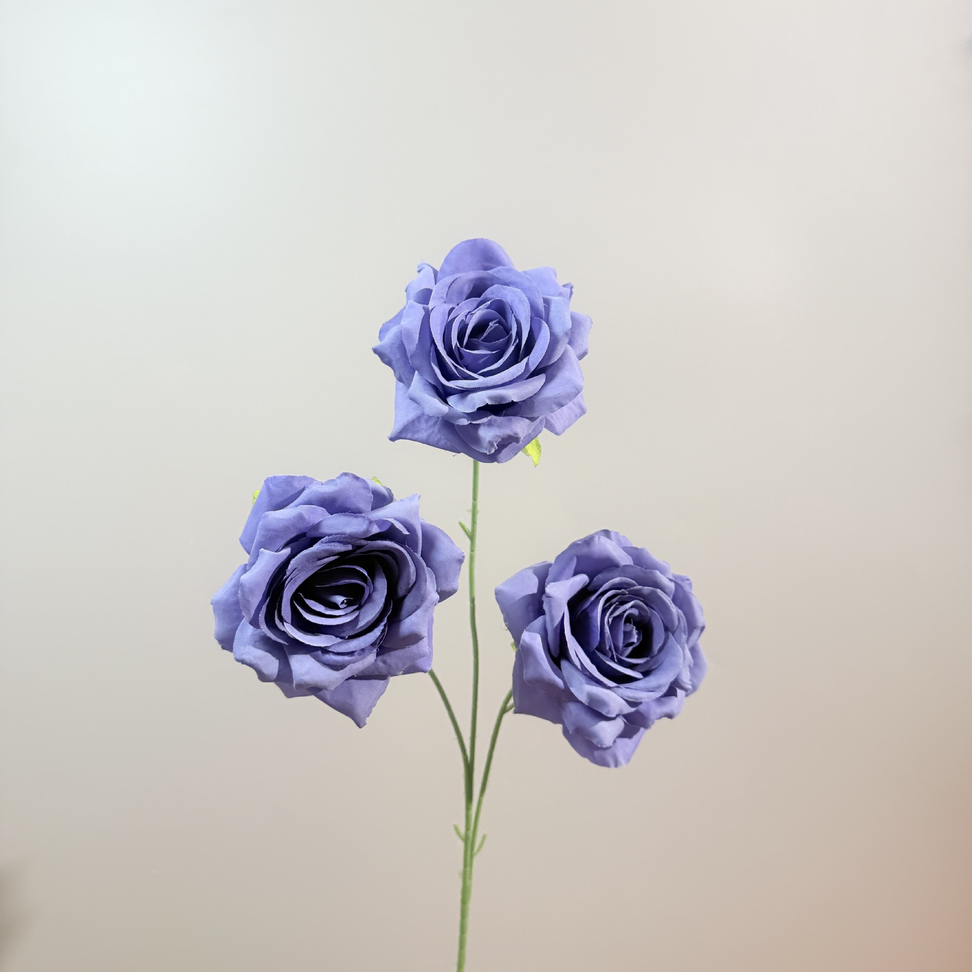 仿真花3头钻石玫瑰花婚庆装饰假花批发红色路引花材网红玫瑰瀑布详情8