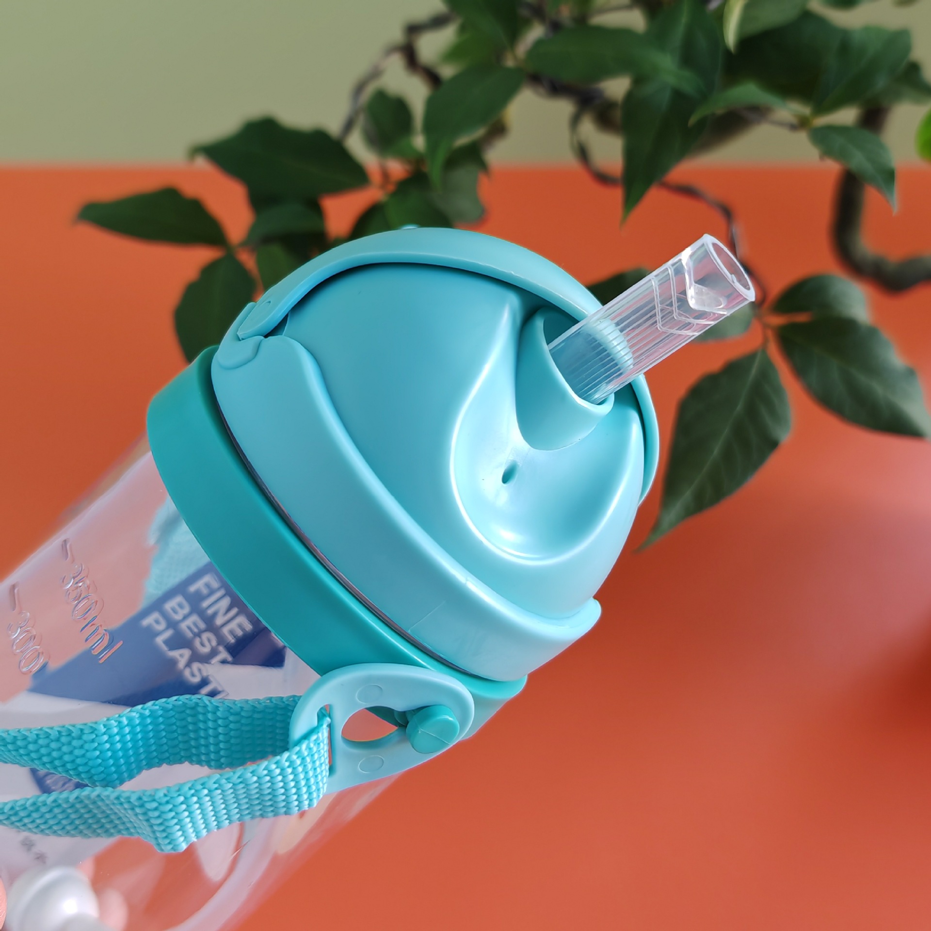 网红小熊新款水杯高颜值便携塑料杯吸管杯可爱儿童卡通背带学饮杯详情11