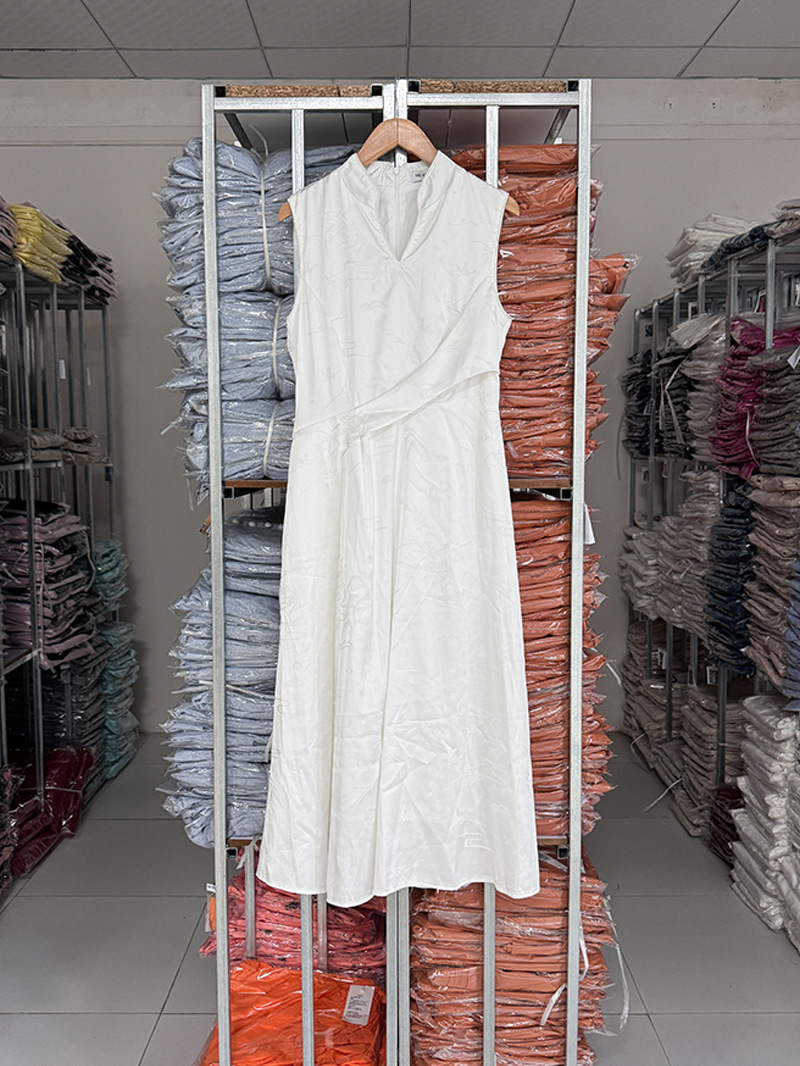 The 2025 summer new bestseller is a high-end and exquisite sleeveless dress with a light Chinese style and improved cheongsam design pic 7