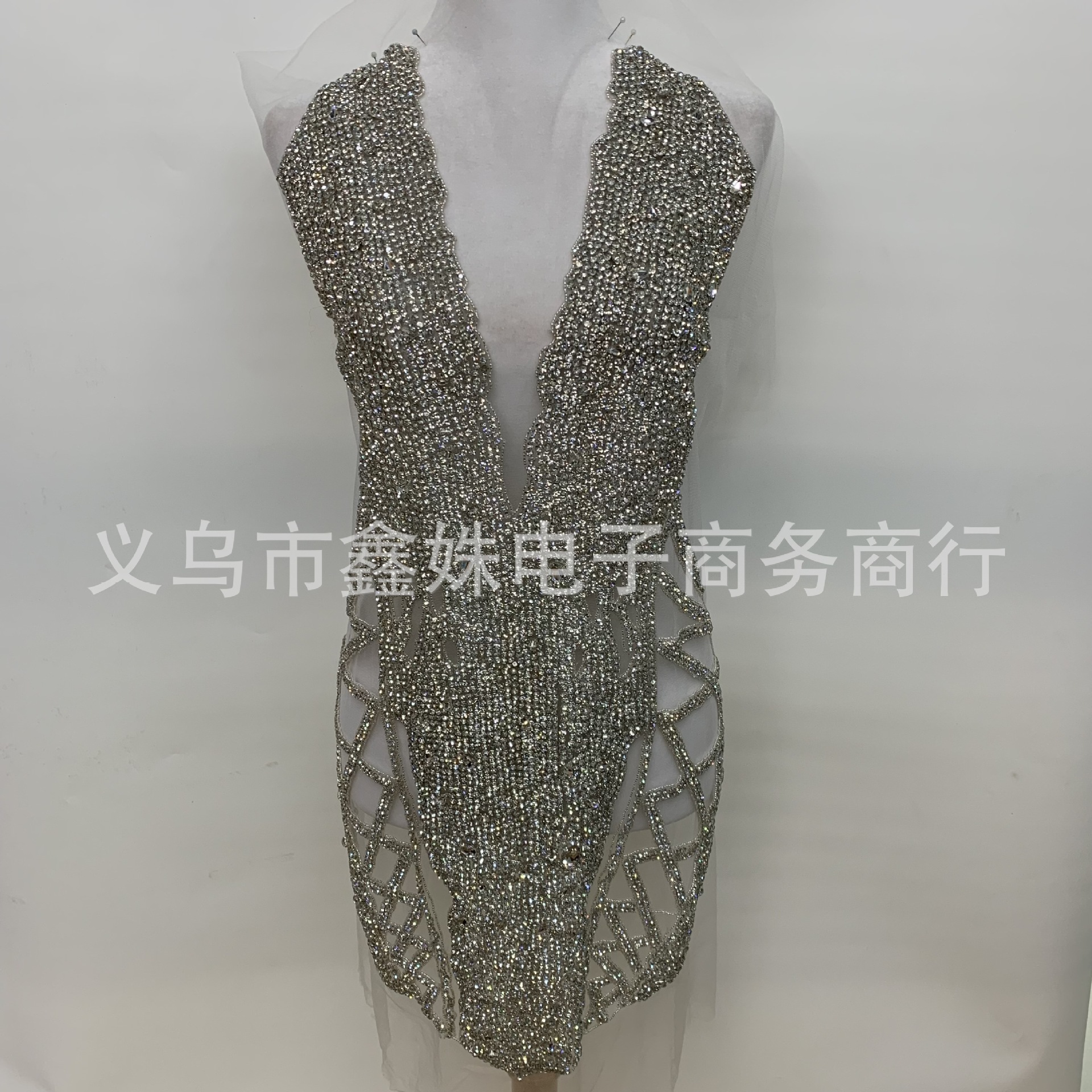 Factory wholesale deep V-neck dresses, wedding gowns, catwalk shows, hosting coming-of-age ceremonies, banquets, dance gowns, heavy stitch beaded fabric pic 5