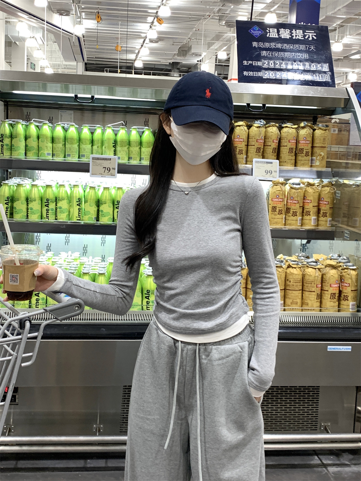 A trendy and unique round-neck color-blocking fake two slimming cotton long-sleeved T-shirts for women, a new grey top from Spring and autumn pic 13