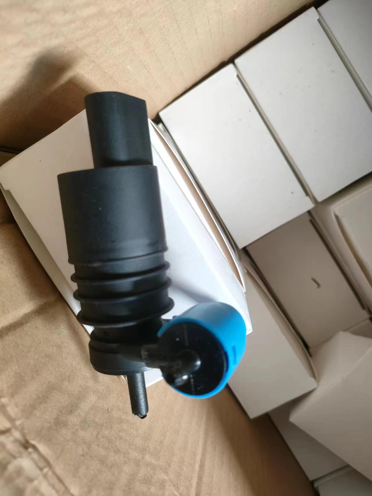 Automobile windshield cleaning pump, washing pump, water spray motor 2108691021, 210-869-10-21 pic 1