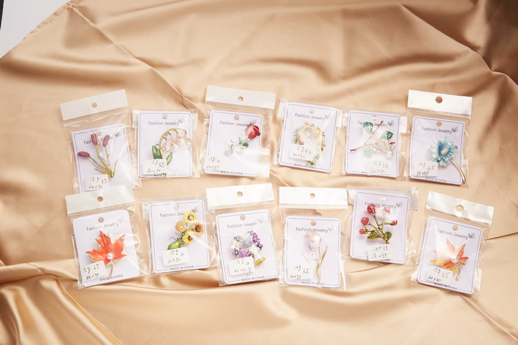 Cross-border best-selling plant series brooches, daisies, sunflowers, lacquered vases, maple leaf flower brooches and brooch accessories pic 16