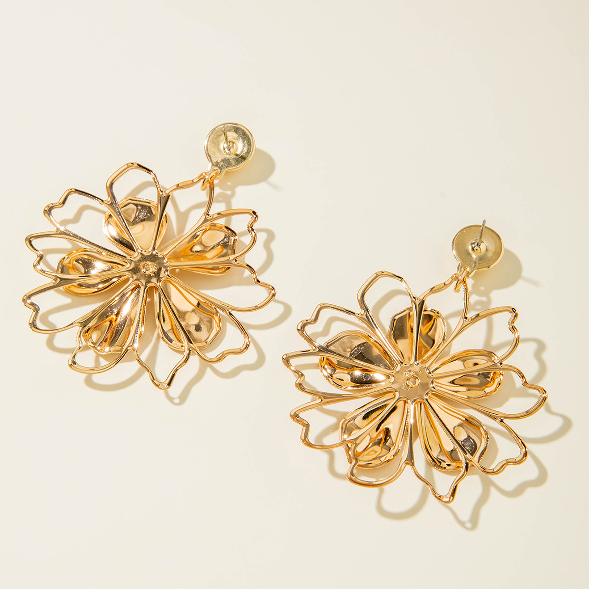 欧美跨境时尚几何设计感褶皱花朵耳环 小众镶珍珠高级感耳环耳饰详情36