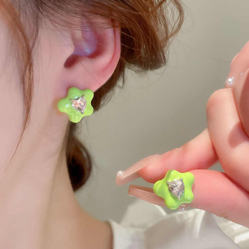 Silver needle Yiwu accessories wholesale, street stall, night market supply, live-streaming bestsellers, Xiaohongshu ear stud accessories factory, female pic 3