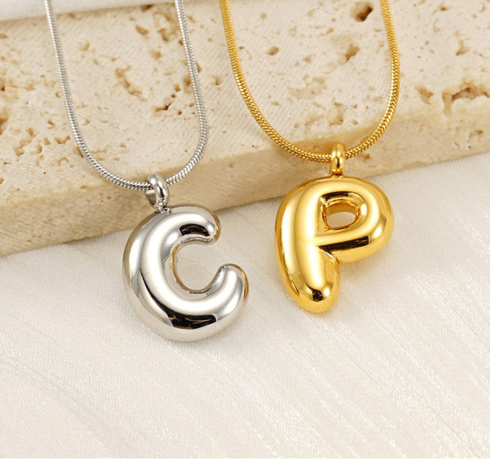 Cross-border best-selling bubble 26-letter smooth pendant necklace, a niche and versatile gold-plated titanium steel necklace accessory pic 19