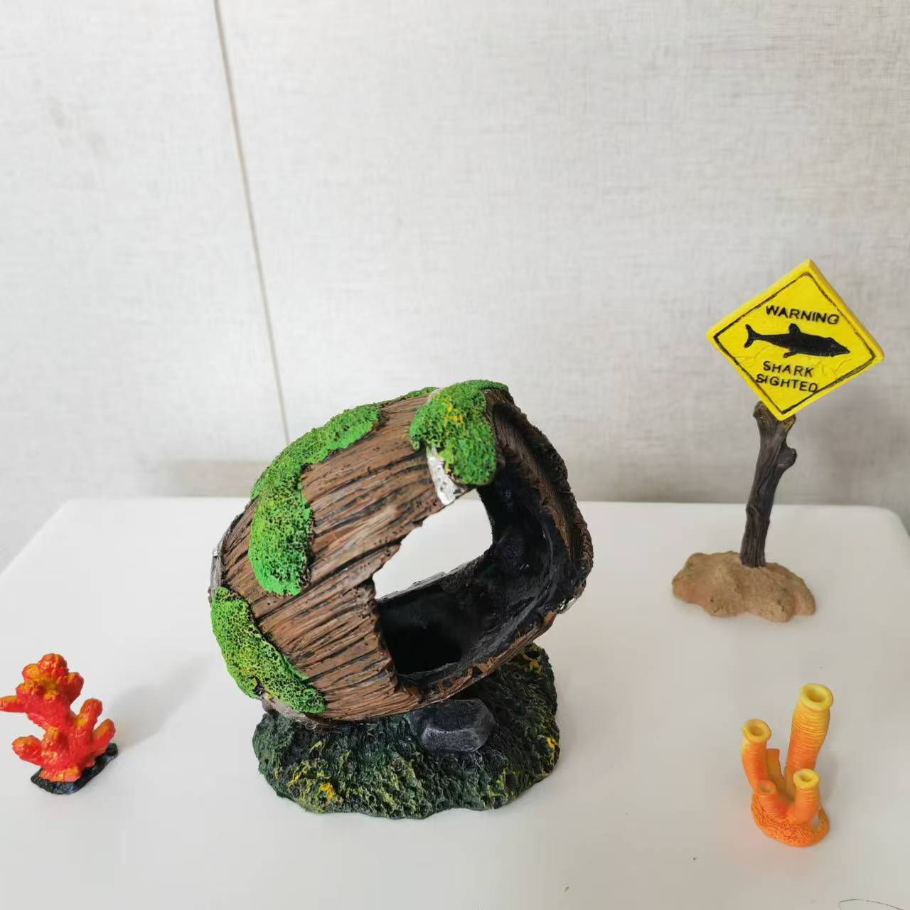 新款鱼缸装饰躲避洞穴水族箱摆设虾屋慈鲷虾窝躲藏屋空心仿真酒桶详情5