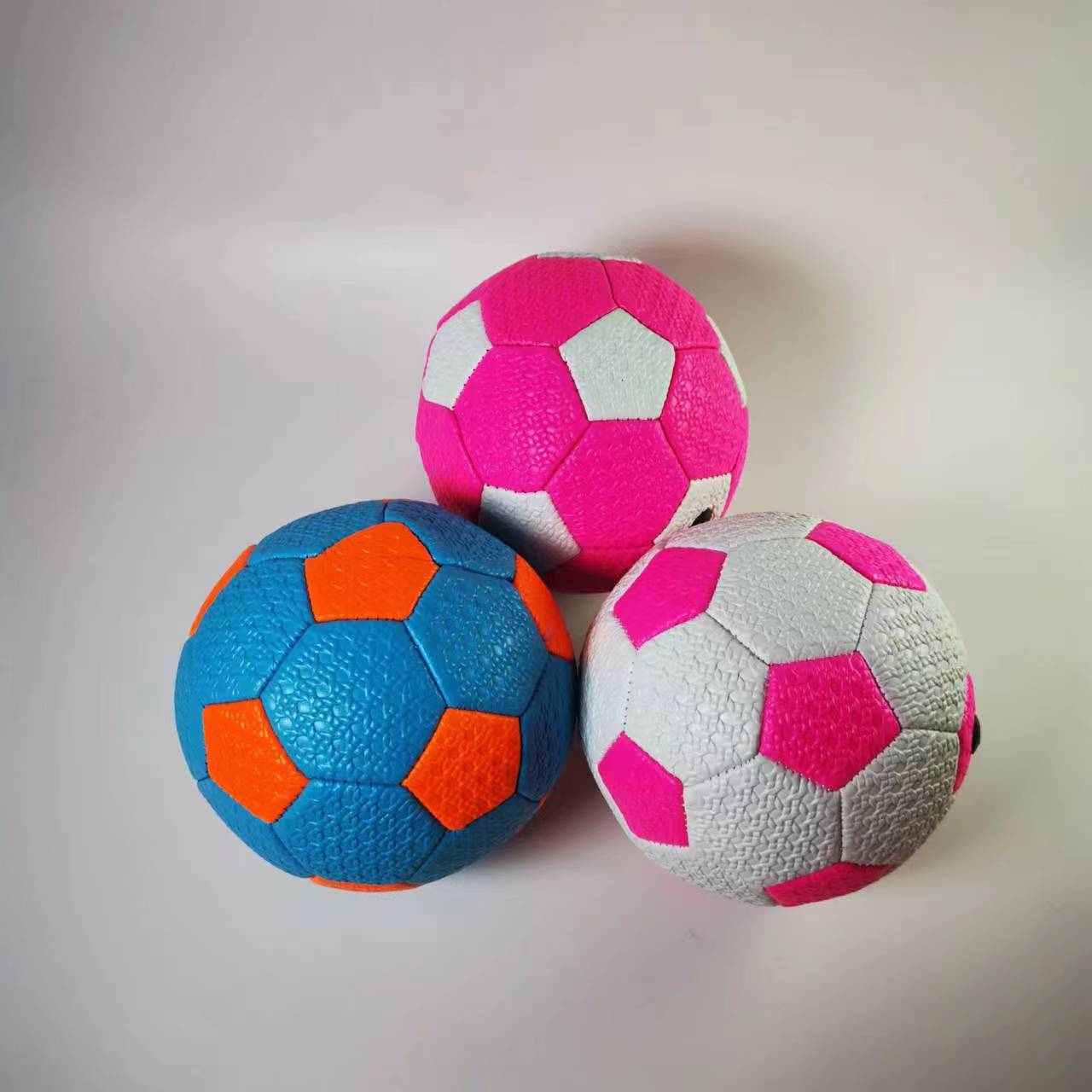 二号编织足球儿童拼色认色足球幼儿增强触觉视觉二号压纹足球玩具详情5