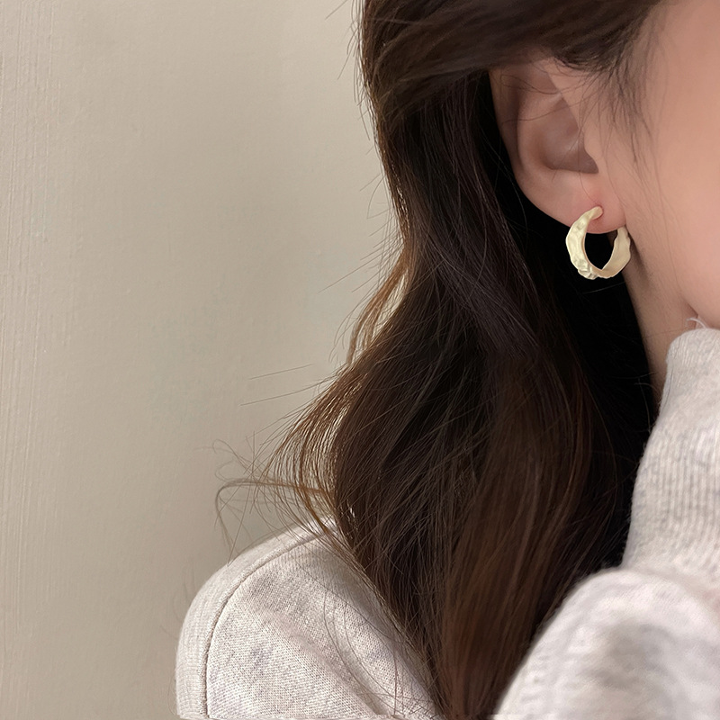 Klein Blue C-shaped irregular ear rings for women, simple and niche design sense earrings, trendy and versatile earrings pic 6