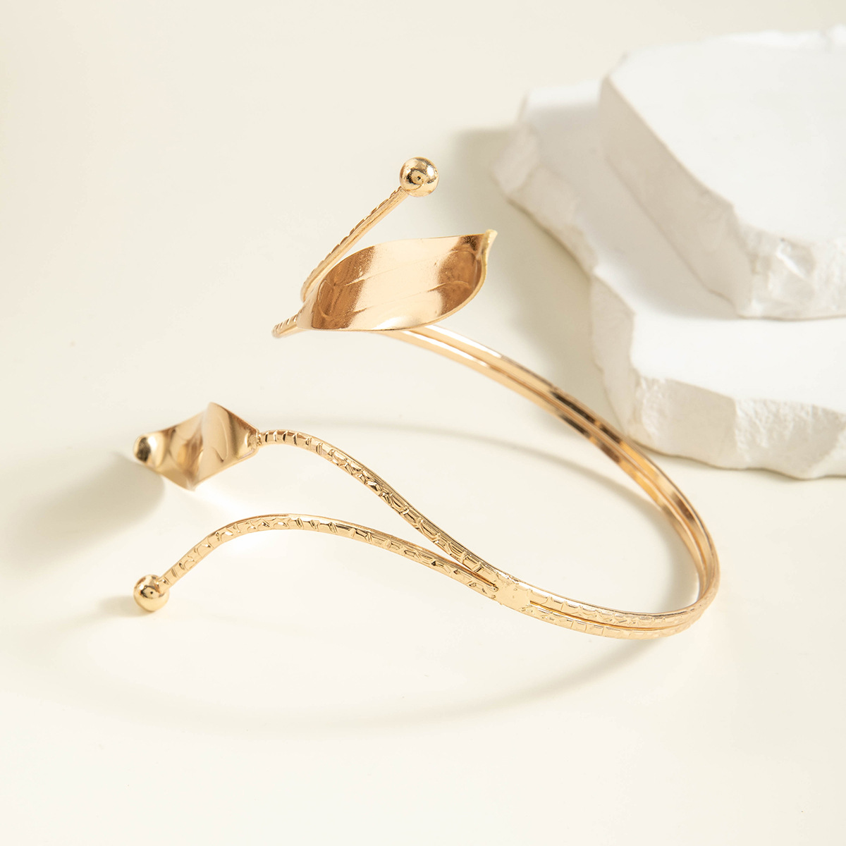 亚马逊跨境个性冷淡风海星手臂镯线条计感蝴蝶环形开口臂镯女详情14