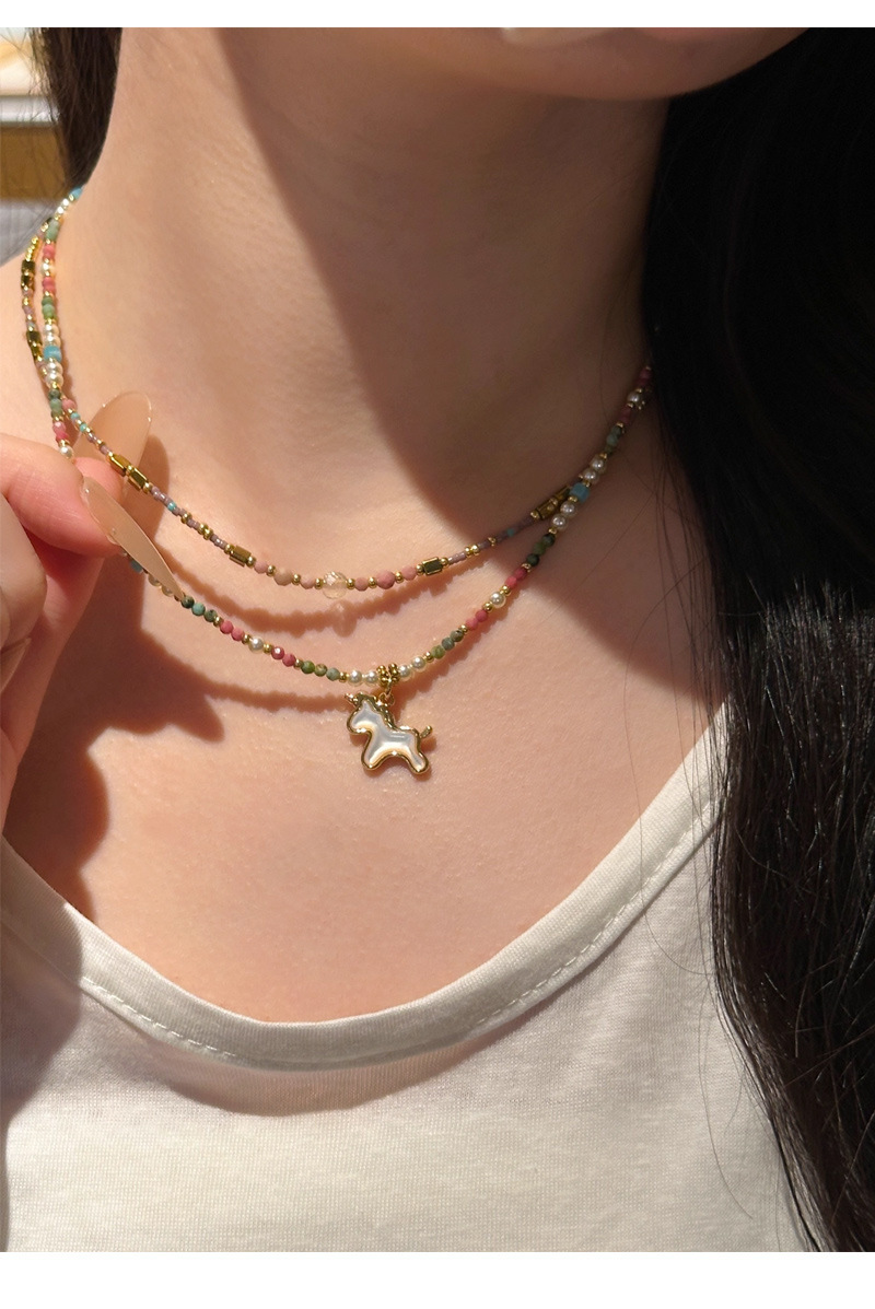 贝母独角兽多巴胺项链女轻奢小众混色天然石锁骨链小马吊坠颈链详情5